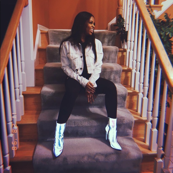 Meet your Posher, Daesia - Picture 1 of 3